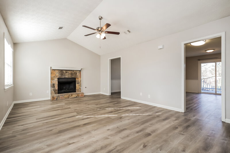 1,735/Mo, 221 Greenleaf Dr Hampton, GA 30228 Living Room View