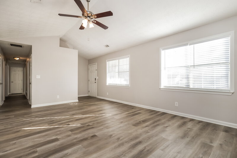 1,735/Mo, 221 Greenleaf Dr Hampton, GA 30228 Living Room View 2