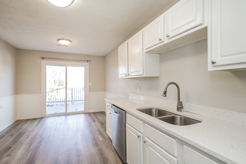 1,735/Mo, 221 Greenleaf Dr Hampton, GA 30228 Kitchen View 2