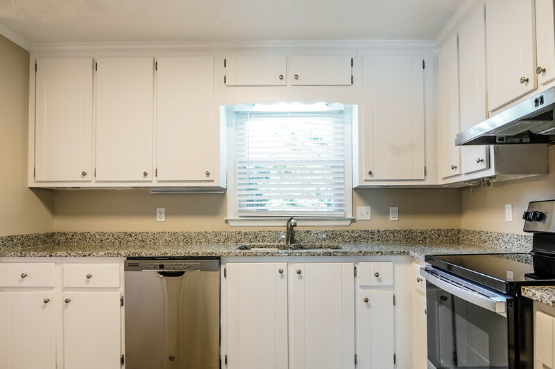 2,350/Mo, 2156 Shillings Chase Dr Kennesaw, GA 30152 Kitchen View 2