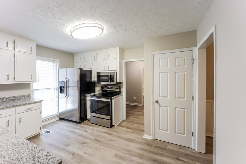 2,055/Mo, 285 Mimosa Dr Fayetteville, GA 30214 Kitchen View 2