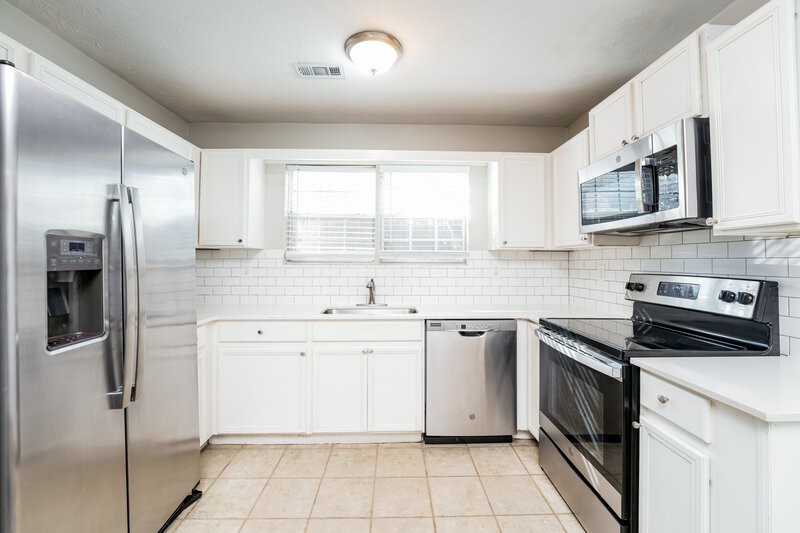 1,815/Mo, 1325 Carney Ct McDonough, GA 30252 Kitchen View