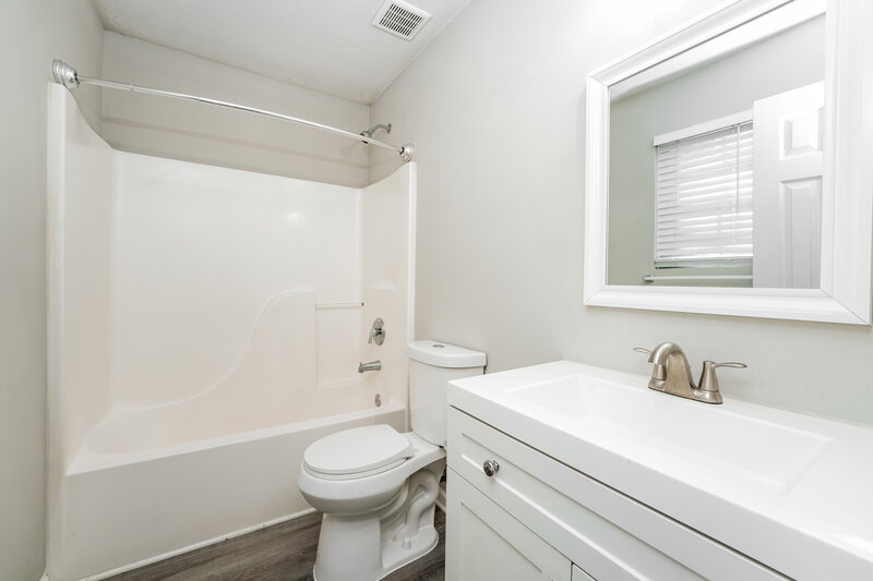 1,815/Mo, 1325 Carney Ct McDonough, GA 30252 Main Bathroom View