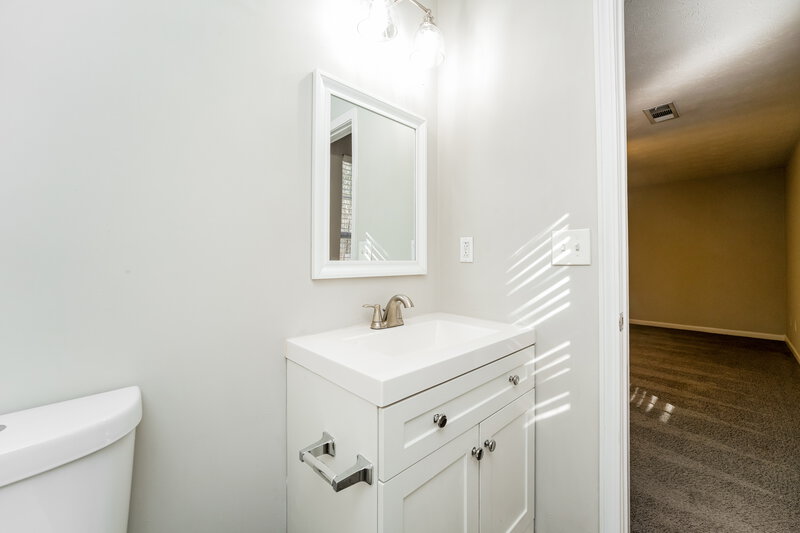 1,815/Mo, 1325 Carney Ct McDonough, GA 30252 Main Bathroom View 2