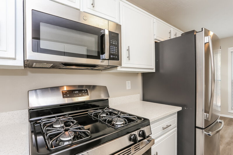 2,025/Mo, 12063 Harbour Town Pkwy Fayetteville, GA 30215 Kitchen View 2