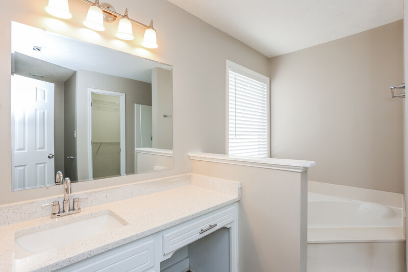 2,025/Mo, 12063 Harbour Town Pkwy Fayetteville, GA 30215 Main Bathroom View 2