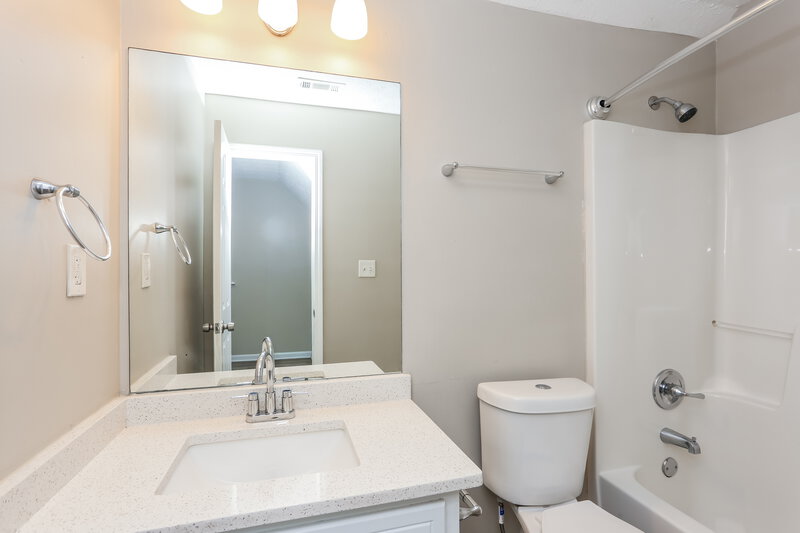 2,025/Mo, 12063 Harbour Town Pkwy Fayetteville, GA 30215 Bathroom View