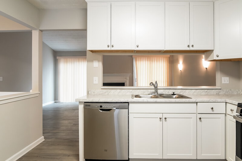 3,200/Mo, 890 Highland Terrace NE Marietta, GA 30066 Kitchen View 2