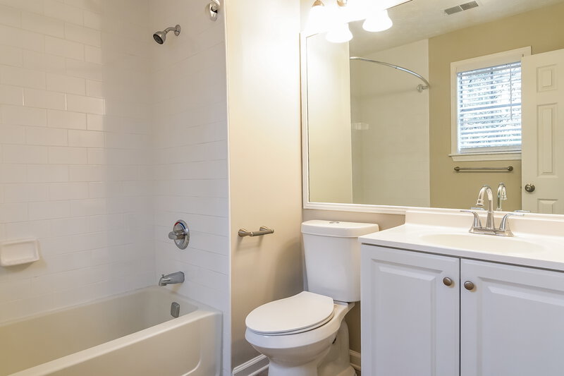 3,200/Mo, 890 Highland Terrace NE Marietta, GA 30066 Main Bathroom View
