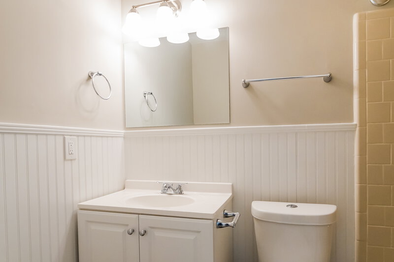 3,200/Mo, 890 Highland Terrace NE Marietta, GA 30066 Bathroom View
