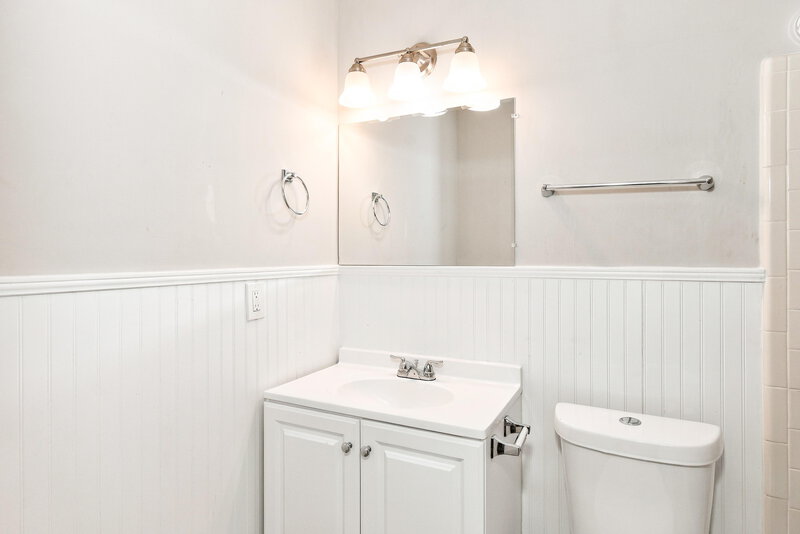 2,105/Mo, 890 Highland Terrace NE Marietta, GA 30066 Bathroom View
