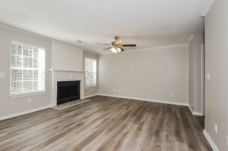 2,260/Mo, 409 Hidden Creek Ct Canton, GA 30114 Living Room View 2
