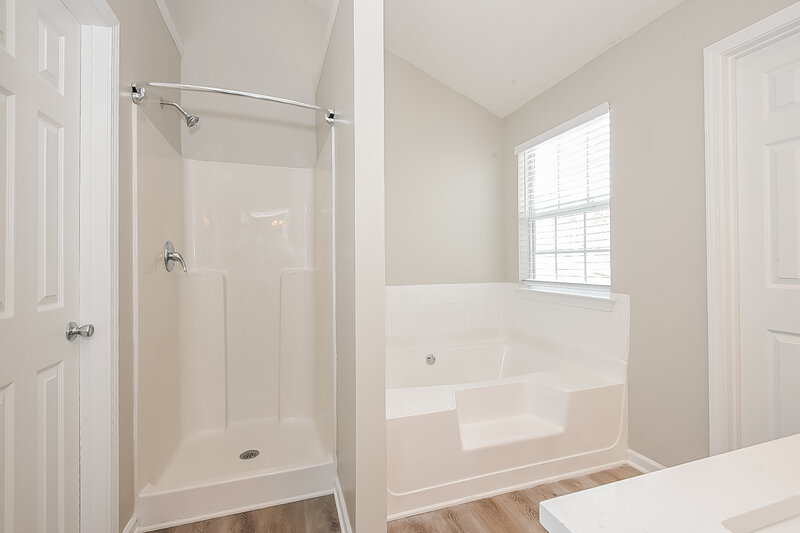 2,260/Mo, 409 Hidden Creek Ct Canton, GA 30114 Main Bathroom View