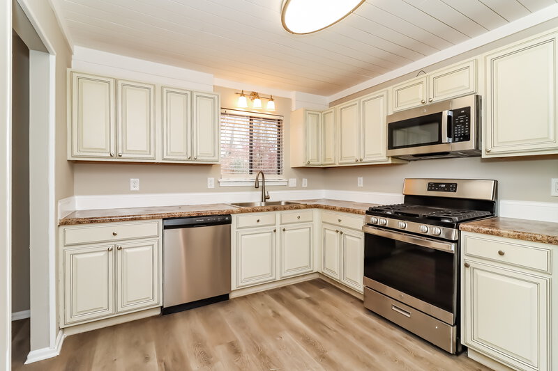 2,215/Mo, 1160 Forest Glen Ct NW Acworth, GA 30102 Kitchen View