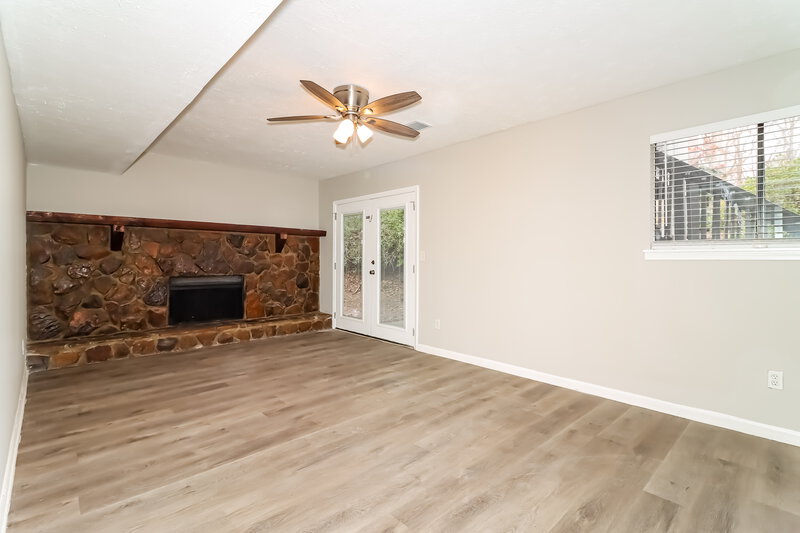 2,215/Mo, 1160 Forest Glen Ct NW Acworth, GA 30102 Family Room View