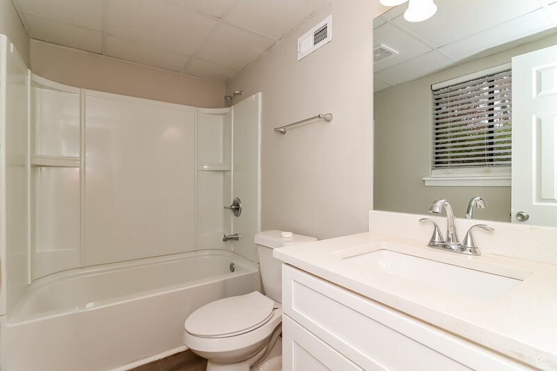 2,215/Mo, 1160 Forest Glen Ct NW Acworth, GA 30102 Main Bathroom View