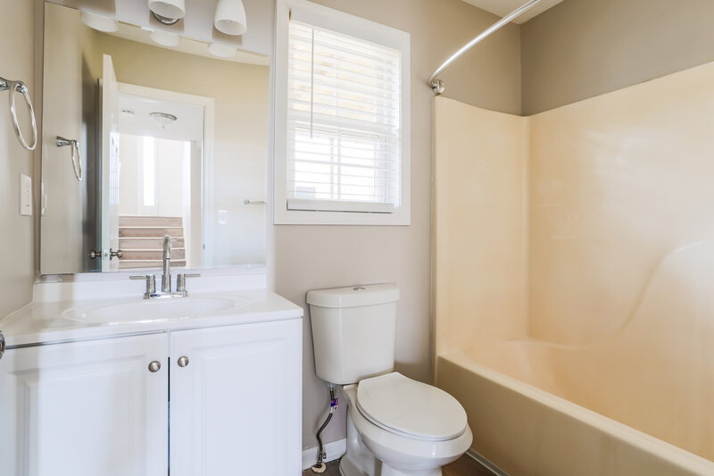 1,965/Mo, 2002 Morning Dew Pl Lawrenceville, GA 30044 Bathroom View