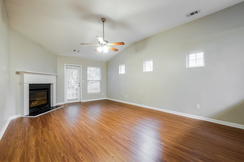 1,590/Mo, 533 Arrowhead Dr Dallas, GA 30132 Living Room View