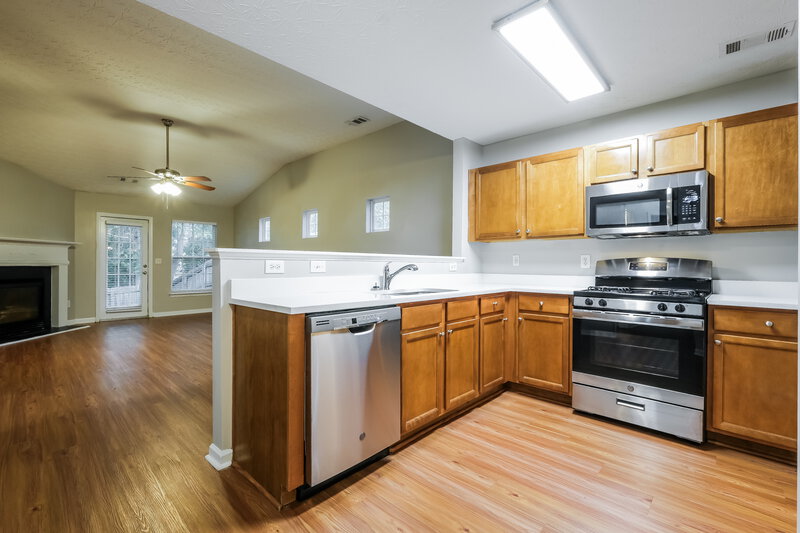 1,590/Mo, 533 Arrowhead Dr Dallas, GA 30132 Kitchen View 2
