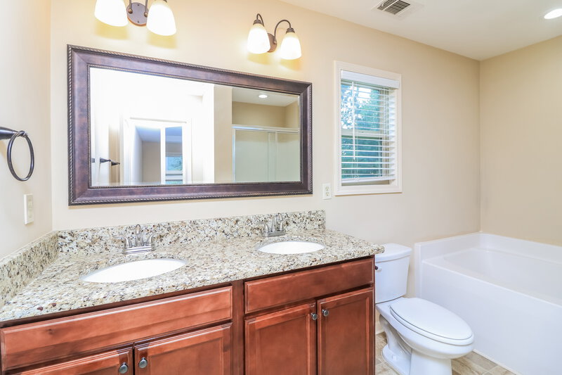 2,230/Mo, 428 Charleston Pl Villa Rica, GA 30180 Main Bathroom View