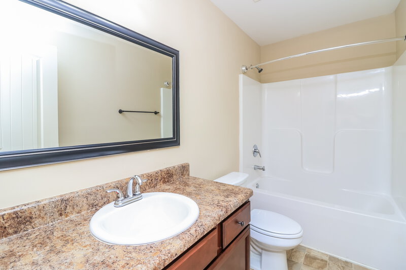 2,230/Mo, 428 Charleston Pl Villa Rica, GA 30180 Bathroom View