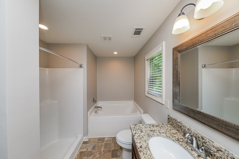 2,315/Mo, 427 Charleston Pl Villa Rica, GA 30180 Main Bathroom View