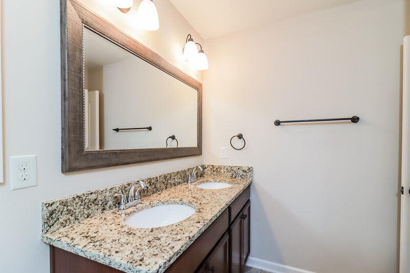 2,530/Mo, 427 Charleston Pl Villa Rica, GA 30180 Main Bathroom View