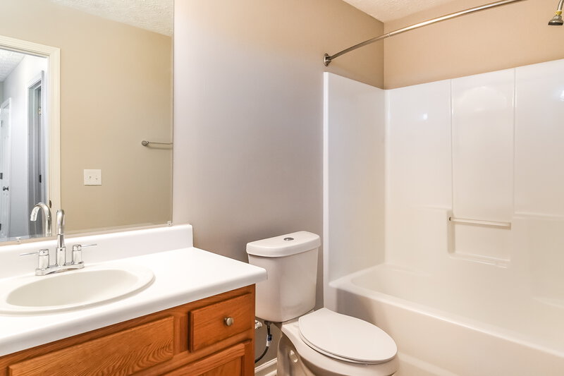 1,970/Mo, 207 Oak Grove Ln Acworth, GA 30102 Main Bathroom View