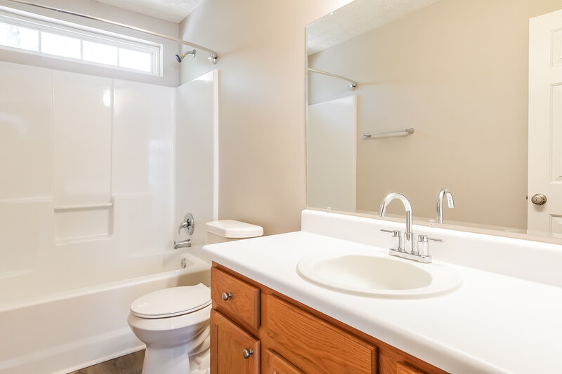 1,970/Mo, 207 Oak Grove Ln Acworth, GA 30102 Bathroom View