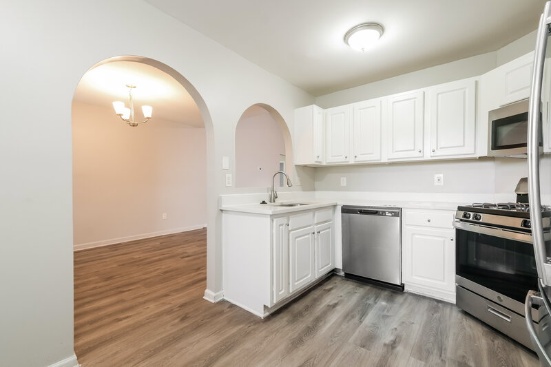 2,185/Mo, 1041 Crest Ridge Pl SW Marietta, GA 30060 Kitchen View 2