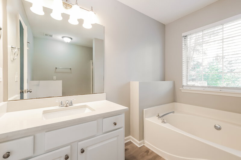 2,185/Mo, 1041 Crest Ridge Pl SW Marietta, GA 30060 Main Bathroom View