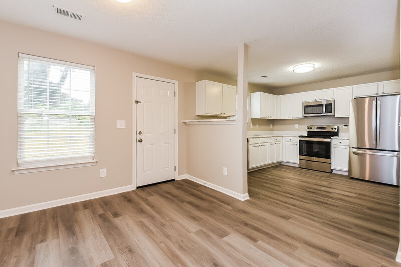 2,130/Mo, 1146 Brookstone Rd Atlanta, GA 30349 Dining Room View 2