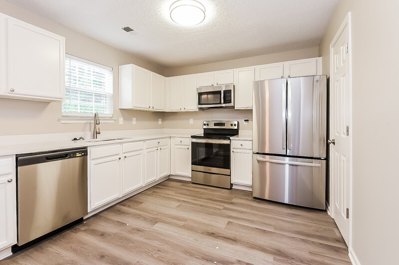 2,130/Mo, 1146 Brookstone Rd Atlanta, GA 30349 Kitchen View