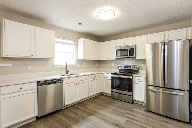 2,005/Mo, 1146 Brookstone Rd Atlanta, GA 30349 Kitchen View 2