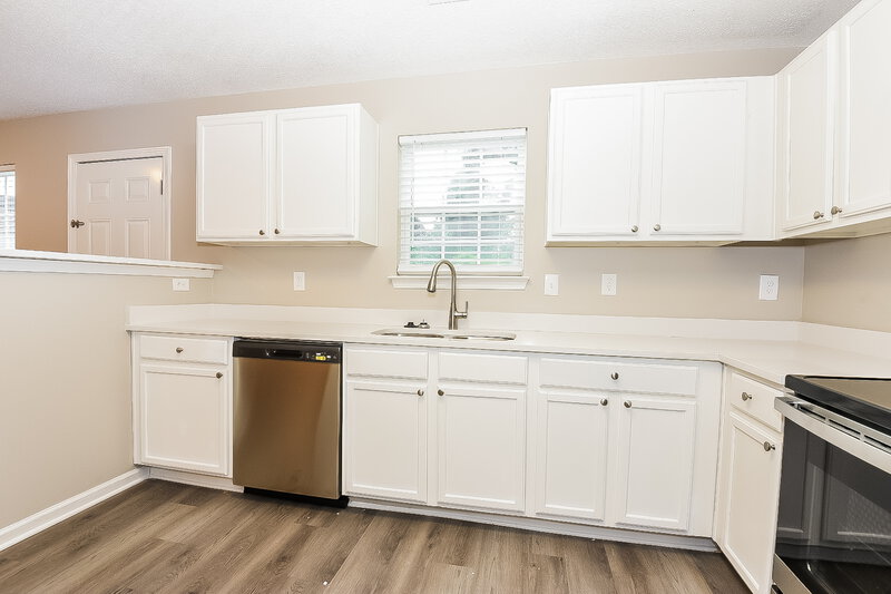 2,130/Mo, 1146 Brookstone Rd Atlanta, GA 30349 Kitchen View 2