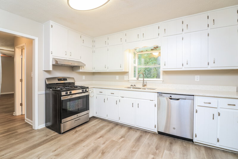 2,350/Mo, 3070 Revere Cir Snellville, GA 30039 Kitchen View