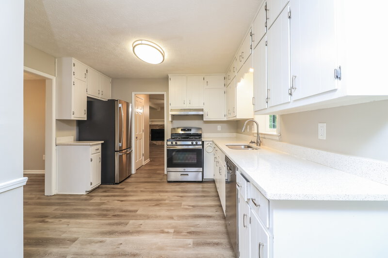 2,350/Mo, 3070 Revere Cir Snellville, GA 30039 Kitchen View 2