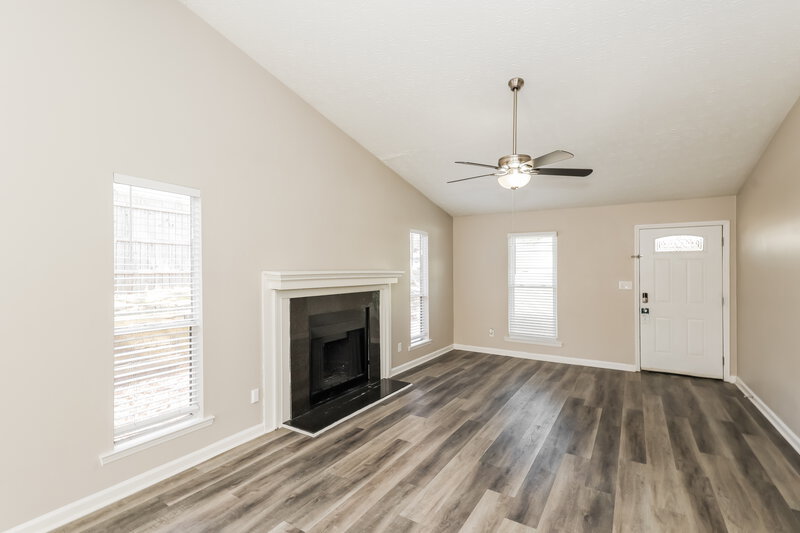 0/Mo, 7943 Taylor Cir Riverdale, GA 30274 Living Room View 2