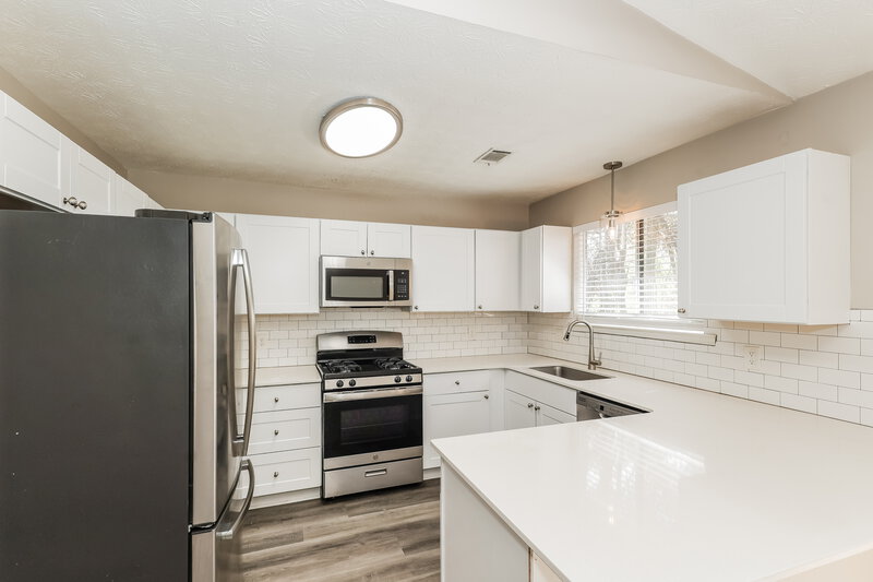 0/Mo, 7943 Taylor Cir Riverdale, GA 30274 Kitchen View