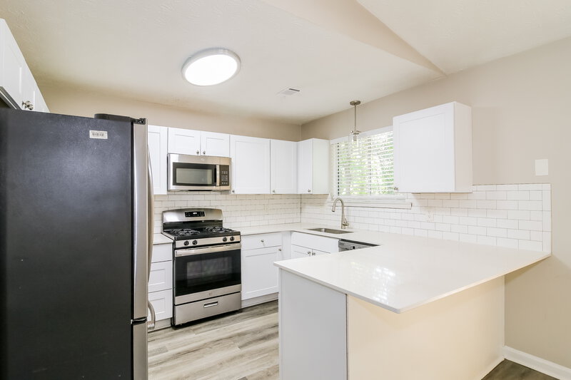 1,665/Mo, 7943 Taylor Cir Riverdale, GA 30274 Kitchen View