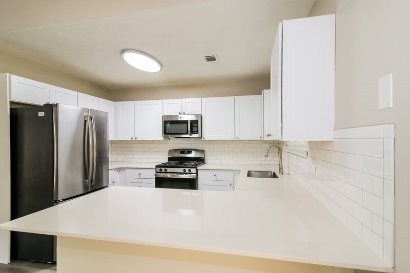 1,665/Mo, 7943 Taylor Cir Riverdale, GA 30274 Kitchen View 2