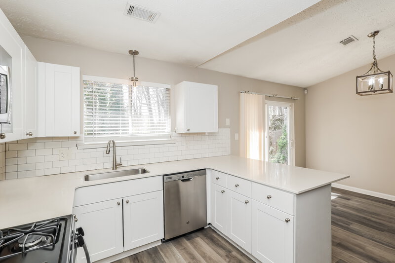 0/Mo, 7943 Taylor Cir Riverdale, GA 30274 Kitchen View 3