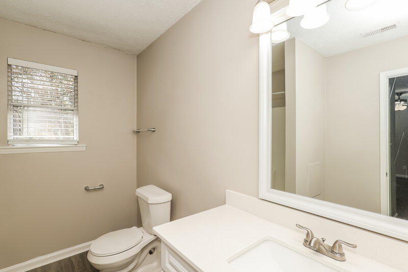 0/Mo, 7943 Taylor Cir Riverdale, GA 30274 Main Bathroom View