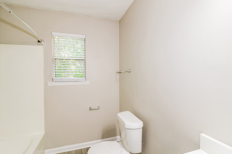 1,665/Mo, 7943 Taylor Cir Riverdale, GA 30274 Main Bathroom View 2