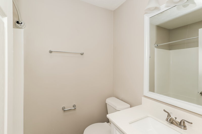 0/Mo, 7943 Taylor Cir Riverdale, GA 30274 Bathroom View