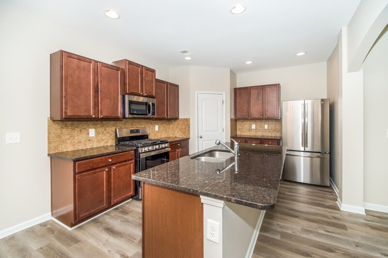 2,460/Mo, 5163 Rapahoe Trail Atlanta, GA 30349 Kitchen View