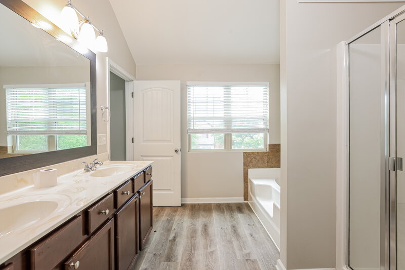 2,530/Mo, 5163 Rapahoe Trail Atlanta, GA 30349 Main Bathroom View 2