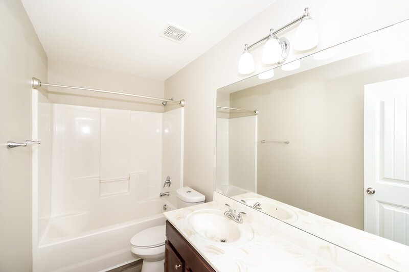 2,460/Mo, 5163 Rapahoe Trail Atlanta, GA 30349 Bathroom View 2