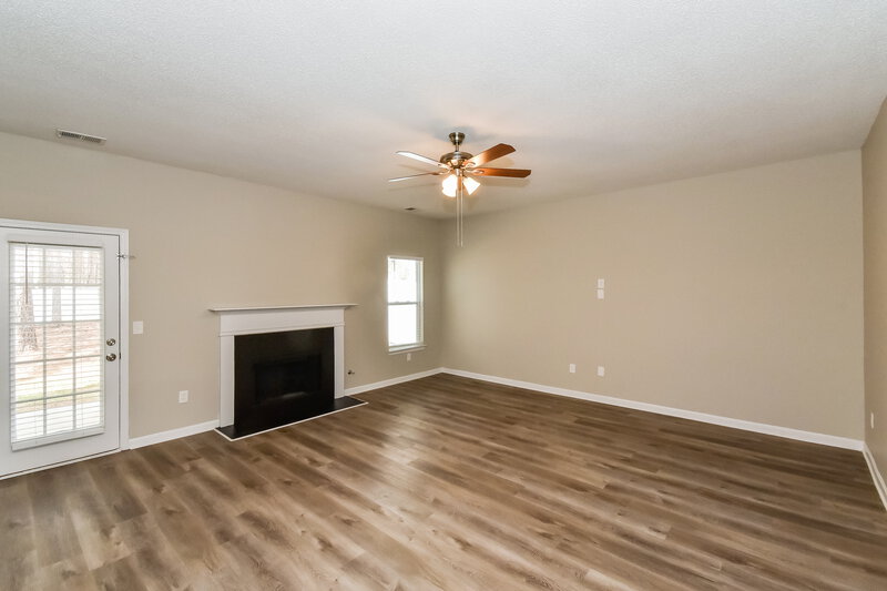 2,225/Mo, 146 Edison Dr Stockbridge, GA 30281 Living Room View