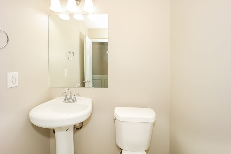 2,020/Mo, 5584 Bluegrass Dr Atlanta, GA 30349 Bathroom View 2